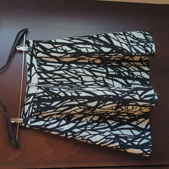 Forever 21 Skater Skirt Mini Knee Length Cream Black XS Grunge Goth Thorns - Picture 4 of 8